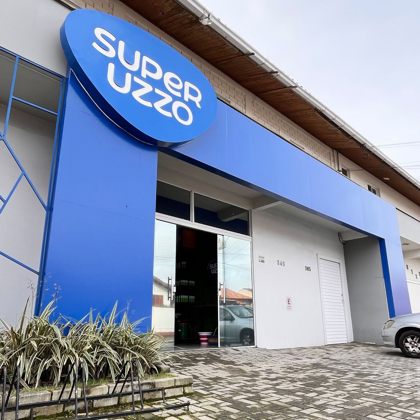 Fachada da loja Super Uzzo, na Rua João Goulart, 345 – Centro, Capivari de Baixo (SC)